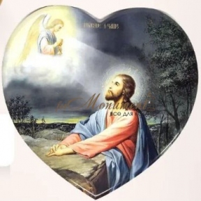Сердце из фарфора молящийся Иисус
